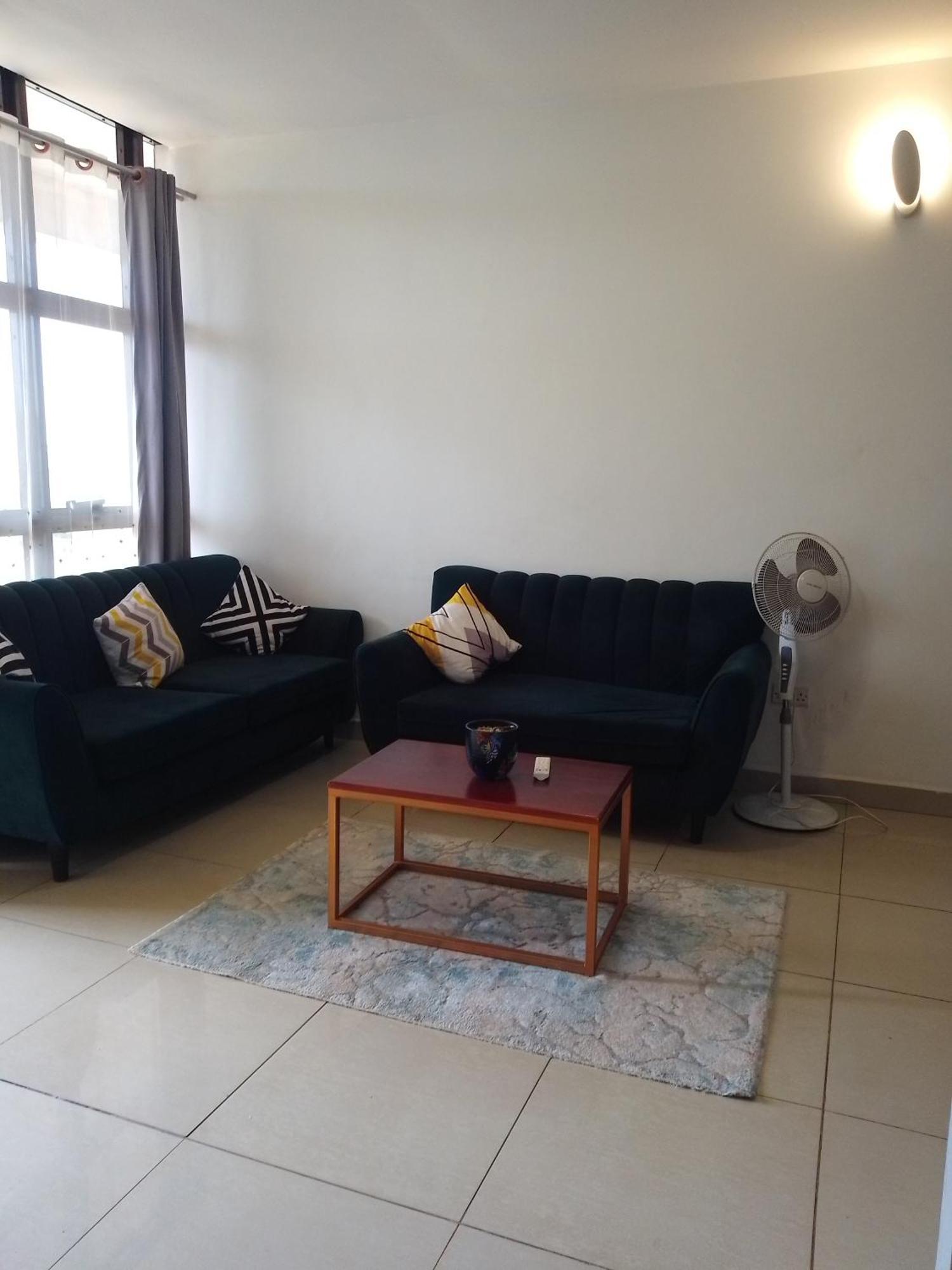 Eika Suites At Acacia Кампала Экстерьер фото